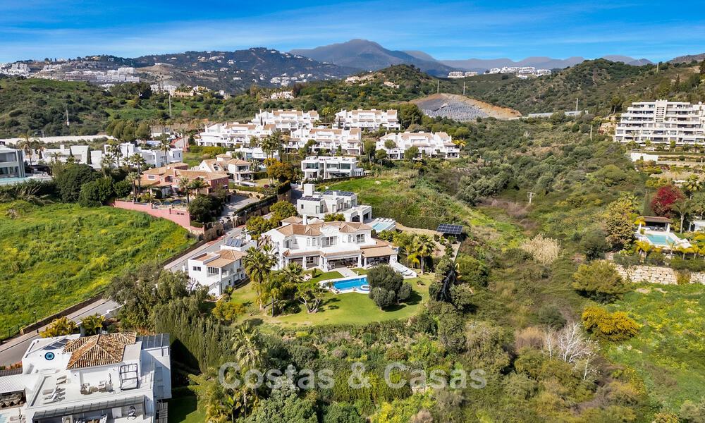 Maison luxueuse de style andalou avec vue sur la mer dans la vallée du golf de Nueva Andalucia, Marbella 779181