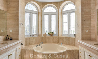 Maison luxueuse de style andalou avec vue sur la mer dans la vallée du golf de Nueva Andalucia, Marbella 779189 