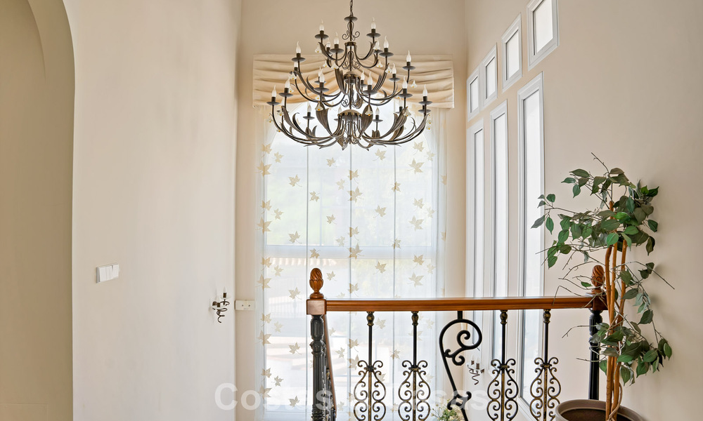 Maison luxueuse de style andalou avec vue sur la mer dans la vallée du golf de Nueva Andalucia, Marbella 779191
