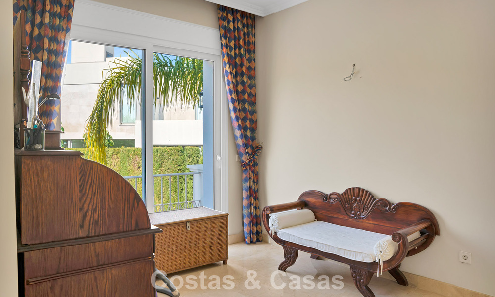 Maison luxueuse de style andalou avec vue sur la mer dans la vallée du golf de Nueva Andalucia, Marbella 779195