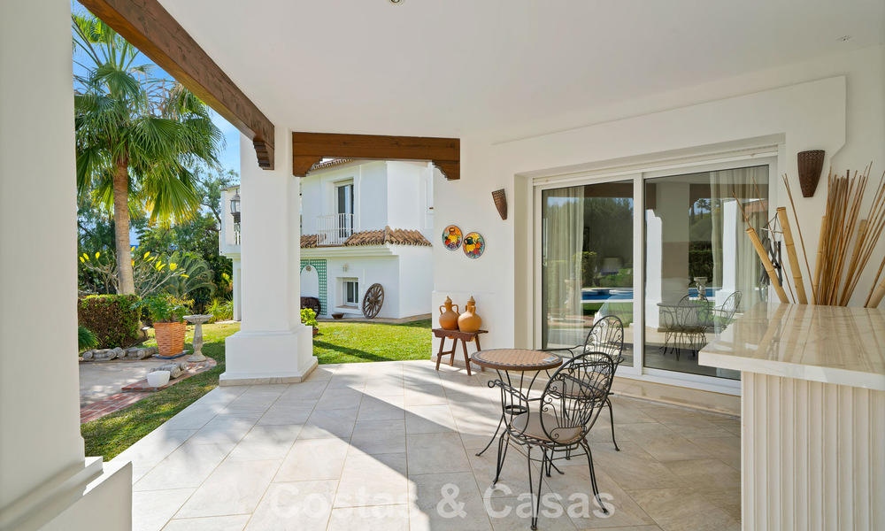 Maison luxueuse de style andalou avec vue sur la mer dans la vallée du golf de Nueva Andalucia, Marbella 779200