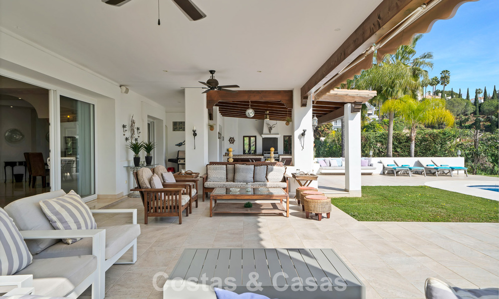 Maison luxueuse de style andalou avec vue sur la mer dans la vallée du golf de Nueva Andalucia, Marbella 779202