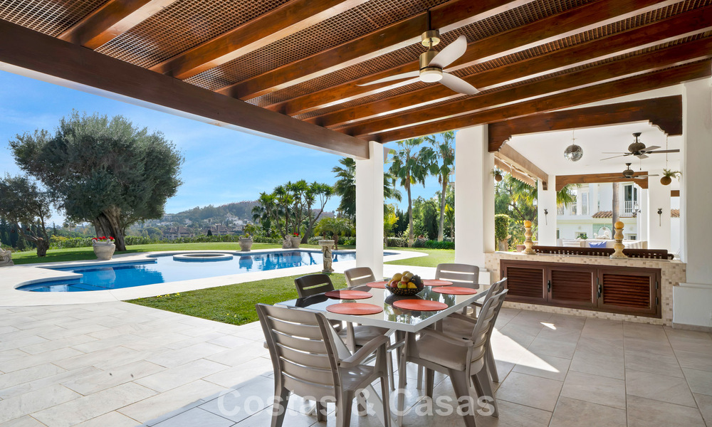 Maison luxueuse de style andalou avec vue sur la mer dans la vallée du golf de Nueva Andalucia, Marbella 779210