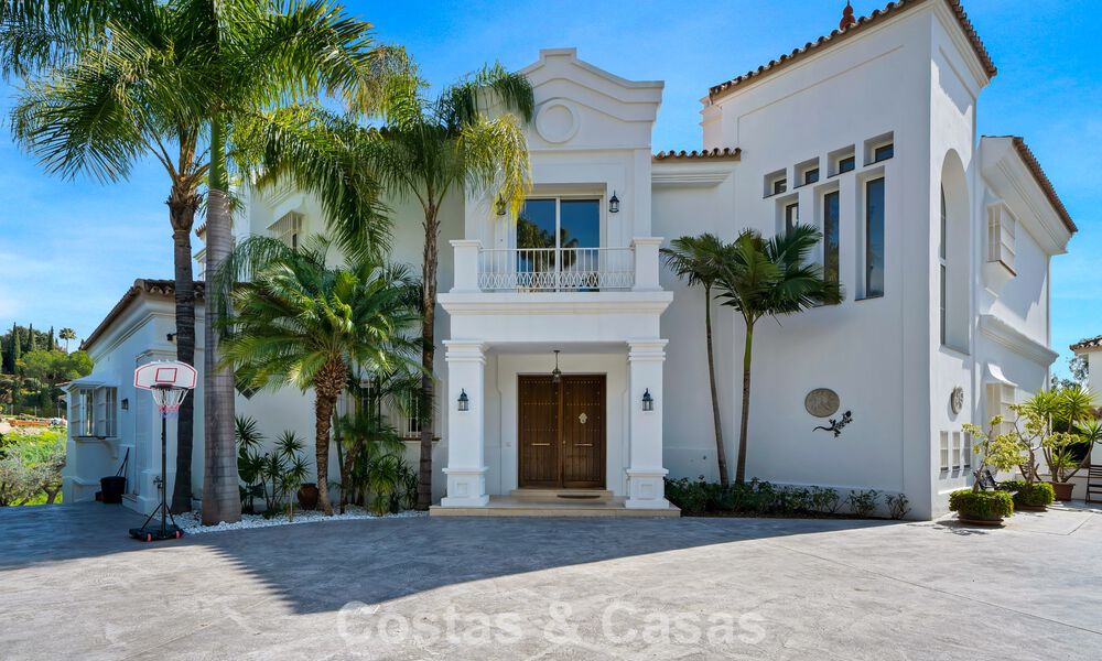 Maison luxueuse de style andalou avec vue sur la mer dans la vallée du golf de Nueva Andalucia, Marbella 779216