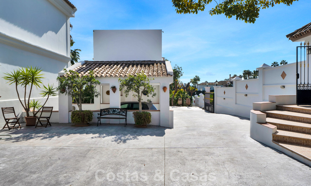 Maison luxueuse de style andalou avec vue sur la mer dans la vallée du golf de Nueva Andalucia, Marbella 779217