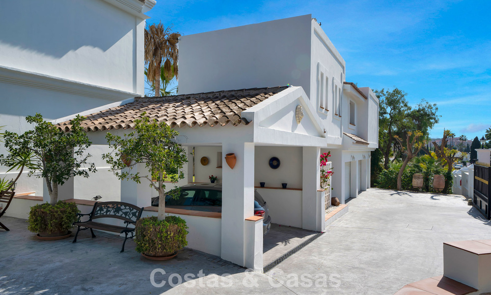 Maison luxueuse de style andalou avec vue sur la mer dans la vallée du golf de Nueva Andalucia, Marbella 779218