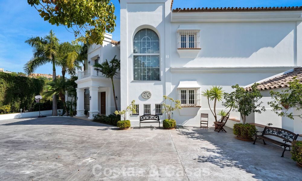 Maison luxueuse de style andalou avec vue sur la mer dans la vallée du golf de Nueva Andalucia, Marbella 779219