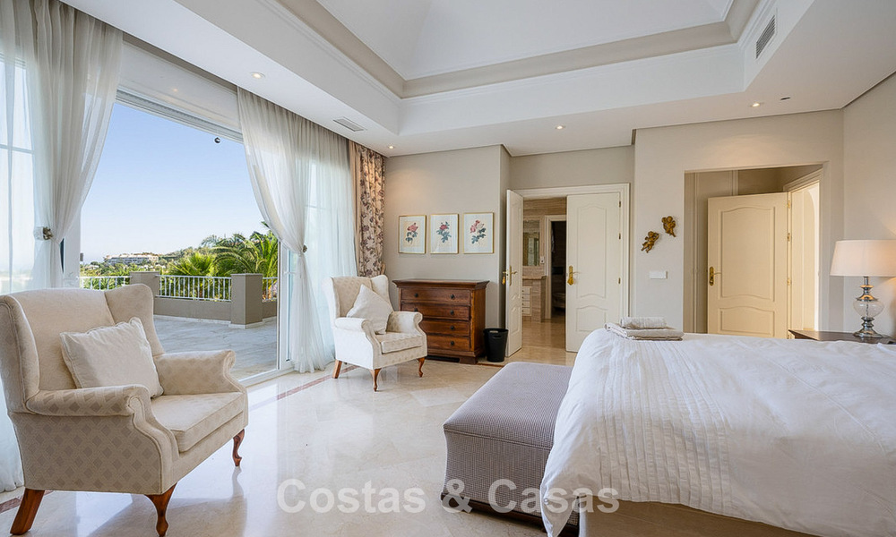 Maison luxueuse de style andalou avec vue sur la mer dans la vallée du golf de Nueva Andalucia, Marbella 779221