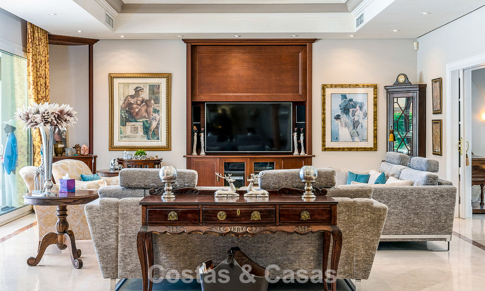 Maison luxueuse de style andalou avec vue sur la mer dans la vallée du golf de Nueva Andalucia, Marbella 779222