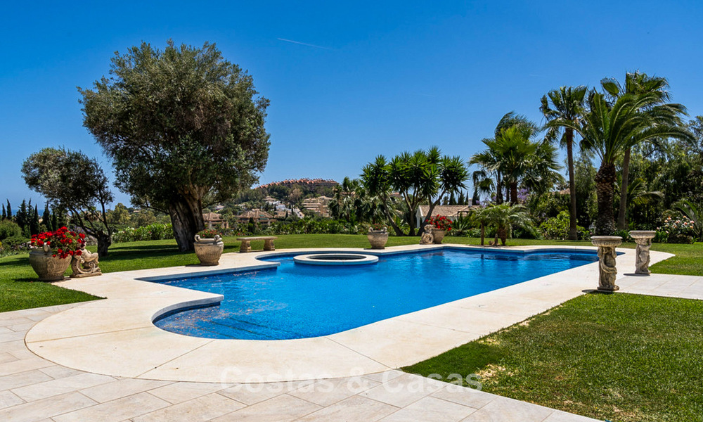 Maison luxueuse de style andalou avec vue sur la mer dans la vallée du golf de Nueva Andalucia, Marbella 779224
