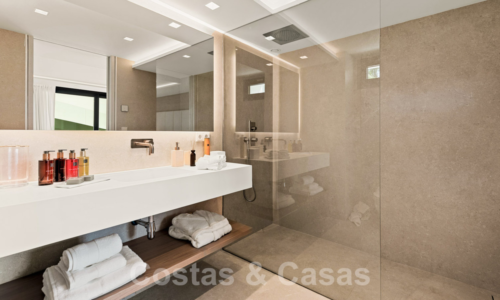 Villa neuve, moderniste et design à vendre avec vue sur le terrain de golf dans un resort de golf, Marbella - Benahavis 55501