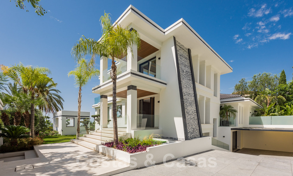 Villa neuve, moderniste et design à vendre avec vue sur le terrain de golf dans un resort de golf, Marbella - Benahavis 55506
