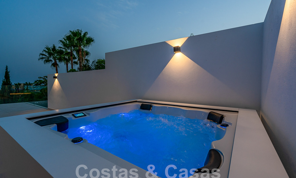 Villa neuve, moderniste et design à vendre avec vue sur le terrain de golf dans un resort de golf, Marbella - Benahavis 55524