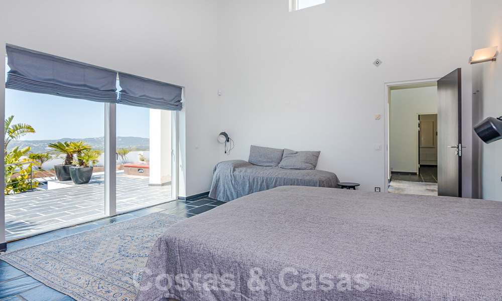 Spacieuse villa de luxe à vendre avec vue panoramique sur la mer sur un grand terrain à Mijas, Costa del Sol 55601