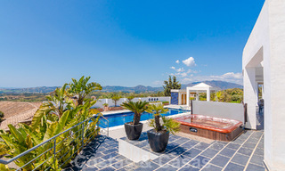 Spacieuse villa de luxe à vendre avec vue panoramique sur la mer sur un grand terrain à Mijas, Costa del Sol 55609 