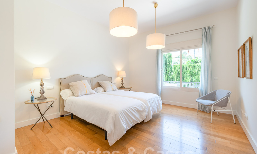 Luxueuse villa méditerranéenne de plain-pied à vendre dans un quartier résidentiel isolé du Golden Mile, Marbella 55750