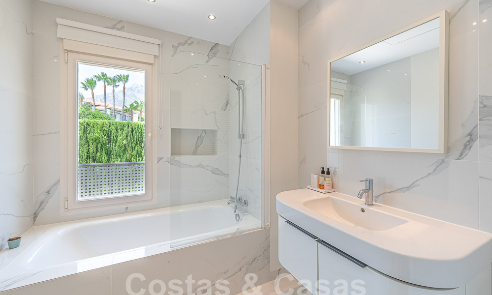 Luxueuse villa méditerranéenne de plain-pied à vendre dans un quartier résidentiel isolé du Golden Mile, Marbella 55752