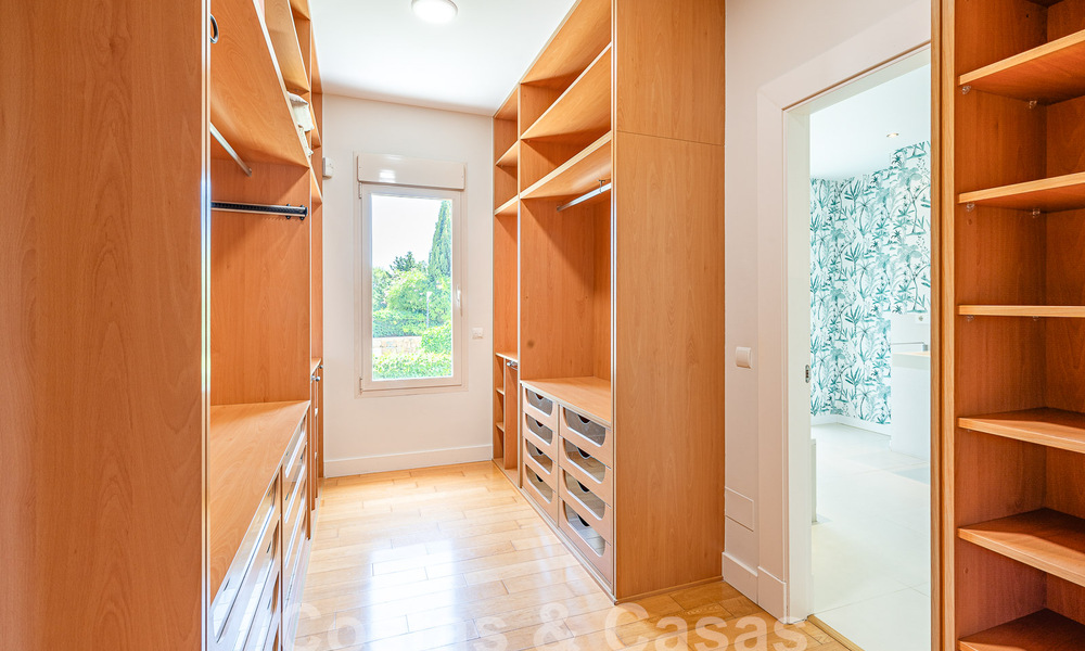 Luxueuse villa méditerranéenne de plain-pied à vendre dans un quartier résidentiel isolé du Golden Mile, Marbella 55756