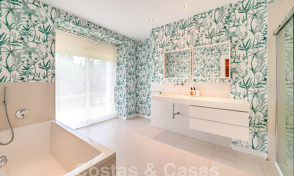 Luxueuse villa méditerranéenne de plain-pied à vendre dans un quartier résidentiel isolé du Golden Mile, Marbella 55757