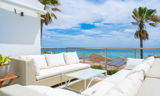 Villa méditerranéenne à vendre avec intérieur contemporain et vue frontale sur la mer dans une urbanisation protégée en bord de mer à Estepona 55797 