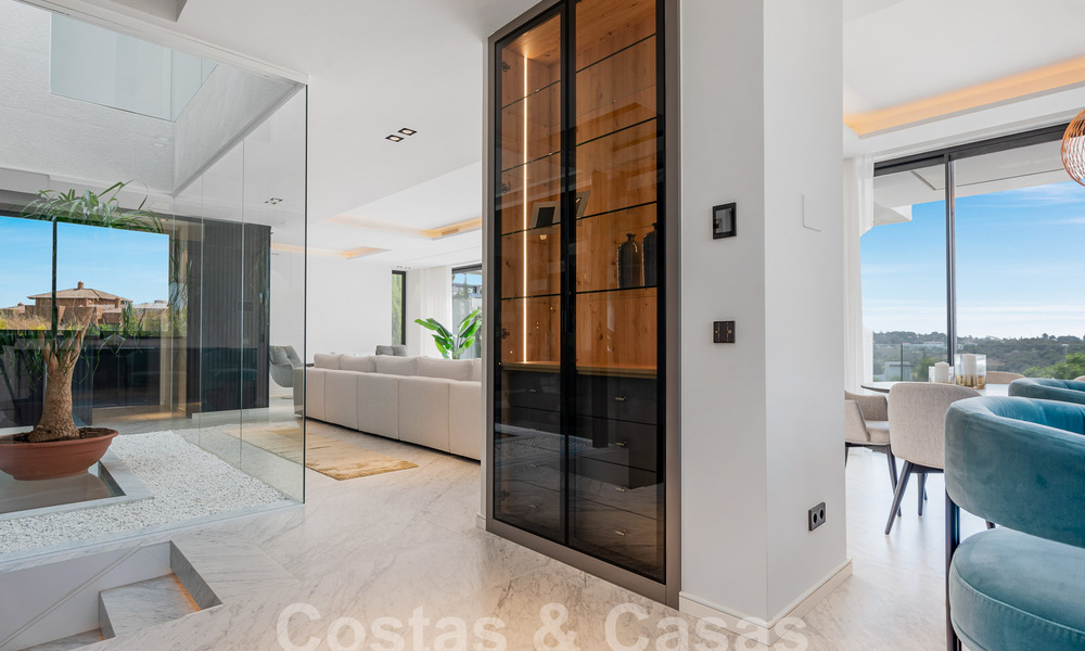 Nouvelle villa design et moderne à vendre avec vue imprenable sur la mer dans un complexe de golf cinq étoiles à Marbella - Benahavis 55864