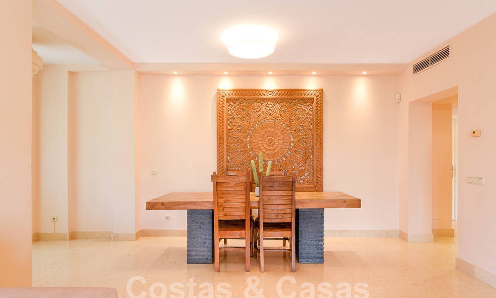Luxueux penthouse en duplex à vendre dans un complexe fermé adjacent au terrain de golf à Marbella - Benahavis 55990