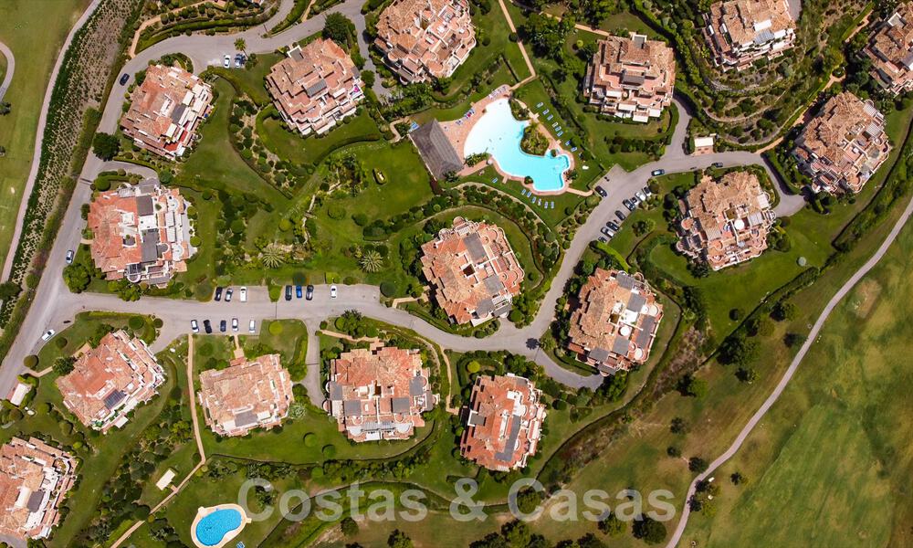 Luxueux penthouse en duplex à vendre dans un complexe fermé adjacent au terrain de golf à Marbella - Benahavis 55996
