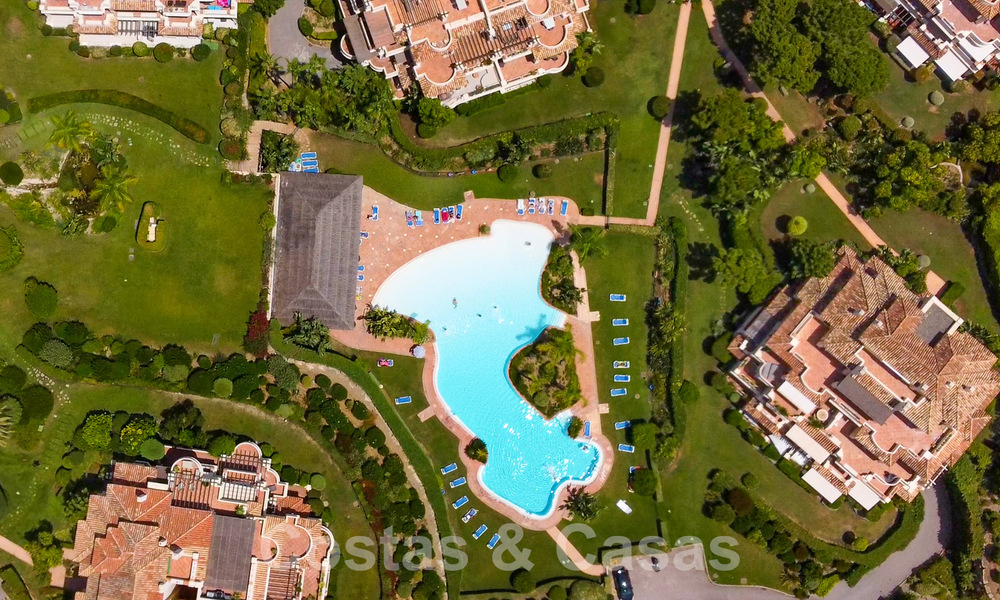 Luxueux penthouse en duplex à vendre dans un complexe fermé adjacent au terrain de golf à Marbella - Benahavis 55997