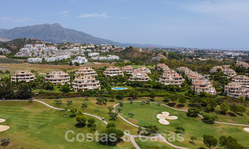 Luxueux penthouse en duplex à vendre dans un complexe fermé adjacent au terrain de golf à Marbella - Benahavis 55998