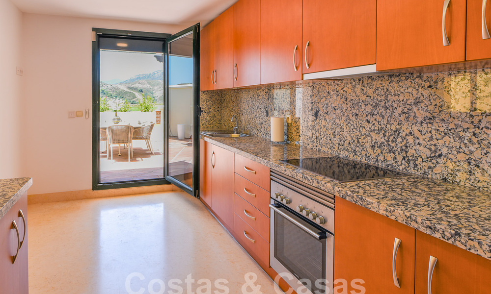 Luxueux penthouse en duplex à vendre dans un complexe fermé adjacent au terrain de golf à Marbella - Benahavis 56001