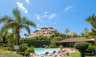 Luxueux penthouse en duplex à vendre dans un complexe fermé adjacent au terrain de golf à Marbella - Benahavis 56008 