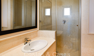 Luxueux penthouse en duplex à vendre dans un complexe fermé adjacent au terrain de golf à Marbella - Benahavis 56019 