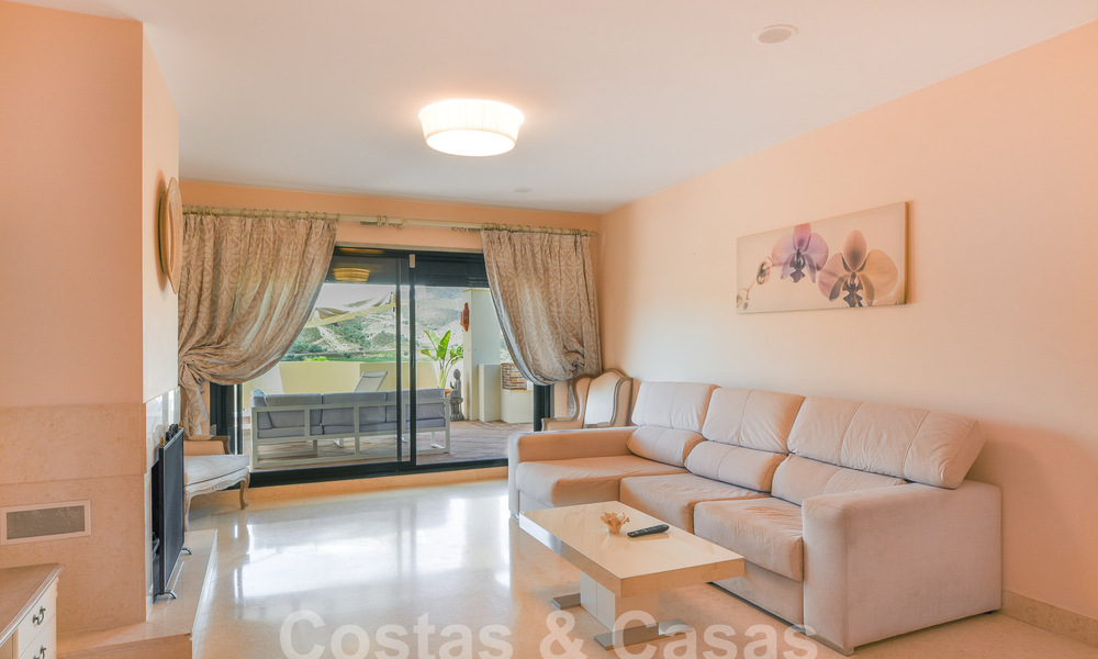Luxueux penthouse en duplex à vendre dans un complexe fermé adjacent au terrain de golf à Marbella - Benahavis 56022