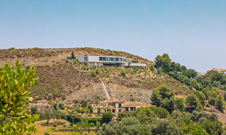 Villa de luxe ultra-moderne, prête à être emménagée, à vendre sur le front de golf du prestigieux Marbella Club Golf Resort à Benahavis 56106 