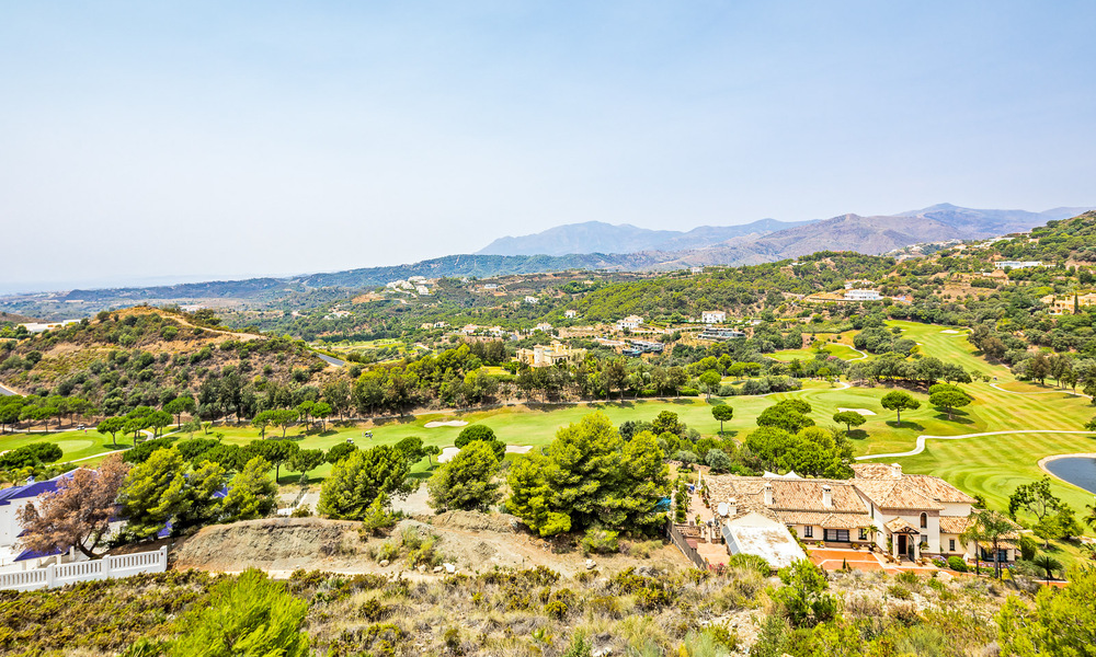 Villa de luxe ultra-moderne, prête à être emménagée, à vendre sur le front de golf du prestigieux Marbella Club Golf Resort à Benahavis 56125