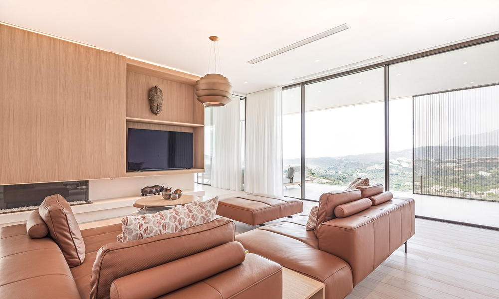 Villa de luxe ultra-moderne, prête à être emménagée, à vendre sur le front de golf du prestigieux Marbella Club Golf Resort à Benahavis 56127