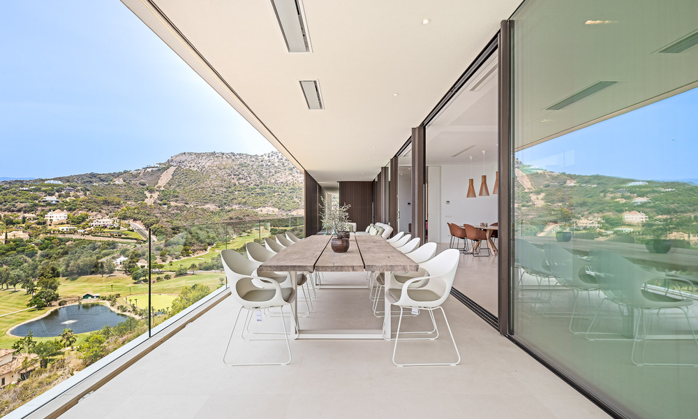 Villa de luxe ultra-moderne, prête à être emménagée, à vendre sur le front de golf du prestigieux Marbella Club Golf Resort à Benahavis 56135