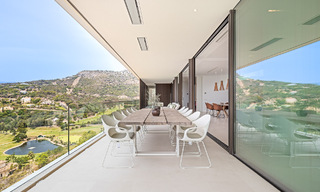 Villa de luxe ultra-moderne, prête à être emménagée, à vendre sur le front de golf du prestigieux Marbella Club Golf Resort à Benahavis 56135 