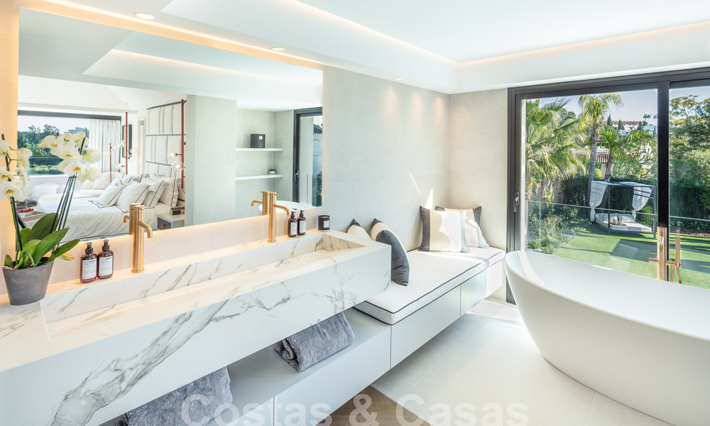 Villa supérieure rénovée de style moderne à vendre au cœur de la vallée du golf de Nueva Andalucia, Marbella 56045