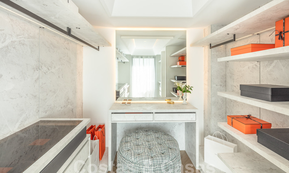 Villa supérieure rénovée de style moderne à vendre au cœur de la vallée du golf de Nueva Andalucia, Marbella 56048