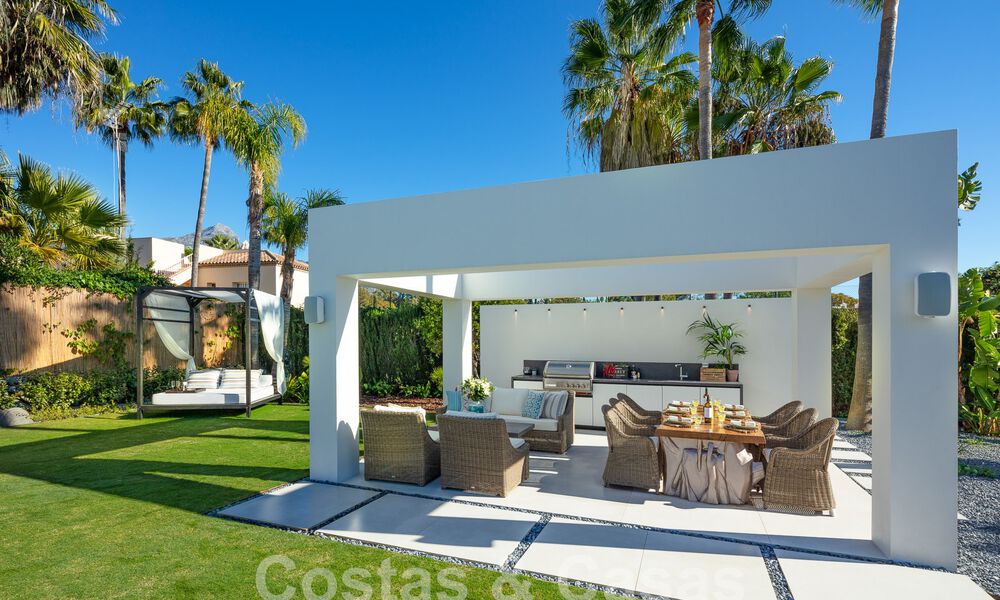 Villa supérieure rénovée de style moderne à vendre au cœur de la vallée du golf de Nueva Andalucia, Marbella 56049