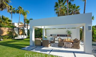 Villa supérieure rénovée de style moderne à vendre au cœur de la vallée du golf de Nueva Andalucia, Marbella 56049 