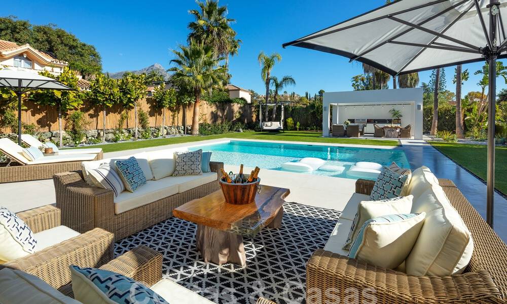 Villa supérieure rénovée de style moderne à vendre au cœur de la vallée du golf de Nueva Andalucia, Marbella 56050
