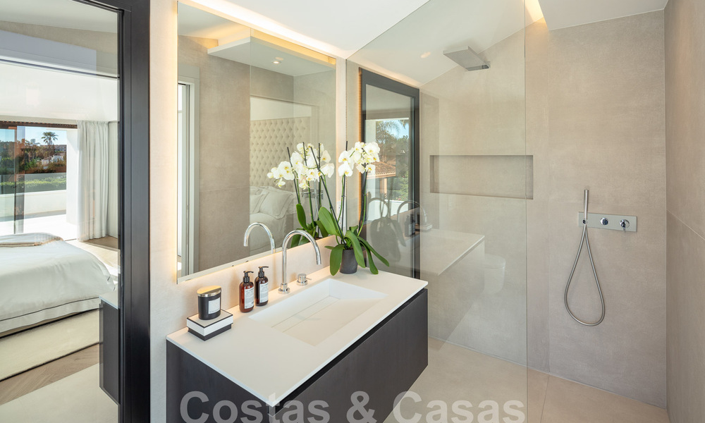 Villa supérieure rénovée de style moderne à vendre au cœur de la vallée du golf de Nueva Andalucia, Marbella 56061