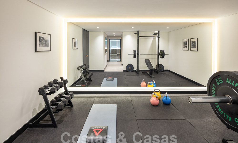 Villa supérieure rénovée de style moderne à vendre au cœur de la vallée du golf de Nueva Andalucia, Marbella 56067