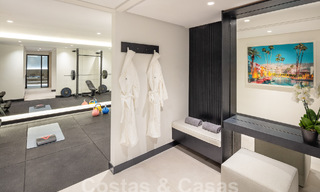 Villa supérieure rénovée de style moderne à vendre au cœur de la vallée du golf de Nueva Andalucia, Marbella 56068 