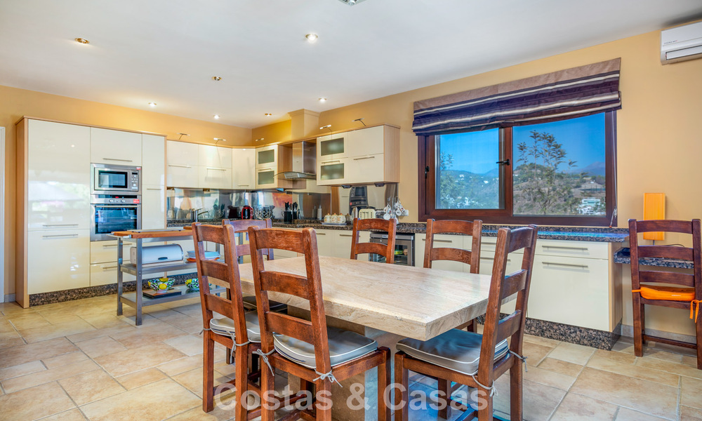 Prestigieuse villa de luxe à vendre dans un style espagnol classique avec vue sur la mer à La Quinta à Marbella - Benahavis 56530