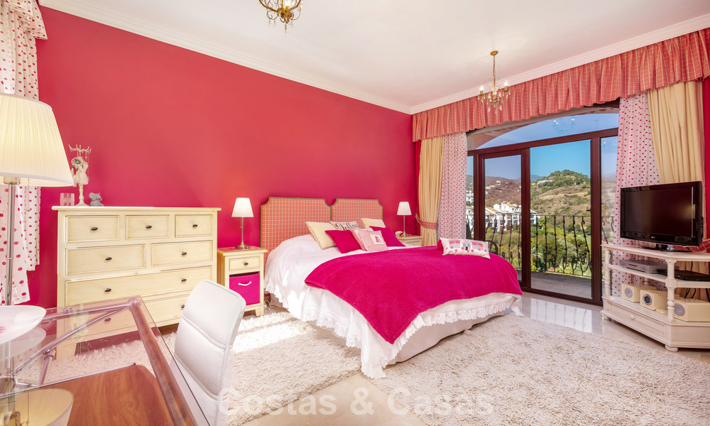 Prestigieuse villa de luxe à vendre dans un style espagnol classique avec vue sur la mer à La Quinta à Marbella - Benahavis 56540