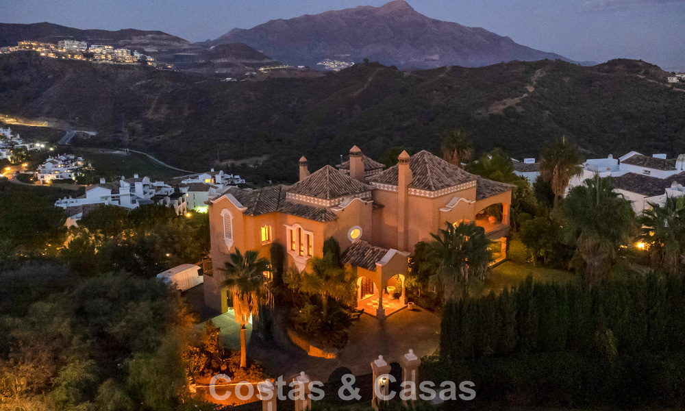 Prestigieuse villa de luxe à vendre dans un style espagnol classique avec vue sur la mer à La Quinta à Marbella - Benahavis 56561