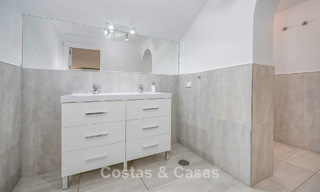 Villa de luxe de style andalou entourée de verdure sur un grand terrain à Marbella - Estepona 56295 